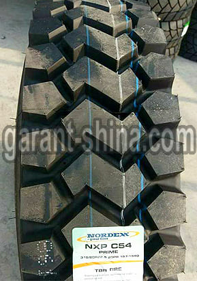 Nordexx NXP C54 Prime (привод-карьер) 315/80 R22.5 157/154G 20PR - Фото реального протектора с этикеткой вблизи